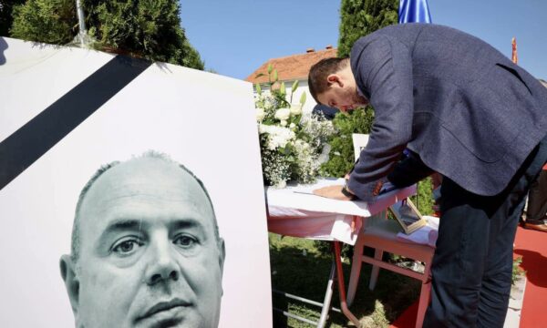 Memli Krasniqi nderon Afrim Bunjakun: Një model i jashtëzakonshëm i sakrificës dhe besnikërisë ndaj kombit