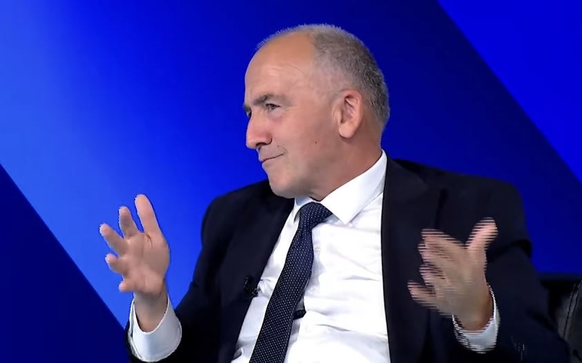 Muhaxheri Triumfon: Pretendon Fitore të Pastër pa Balotazh, Kelmendi dhe Berisha në Garë për Vendi e Dytë