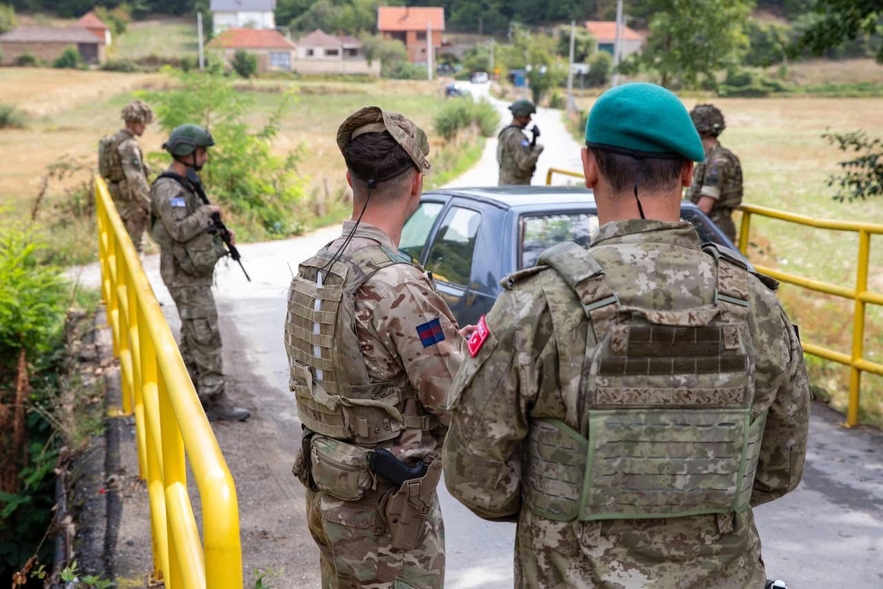 Ushtarët turq të KFOR-it dhe Garda Skoceze bashkojnë forcat për patrullime, KFOR: Siguria në rajon mbetet prioritet