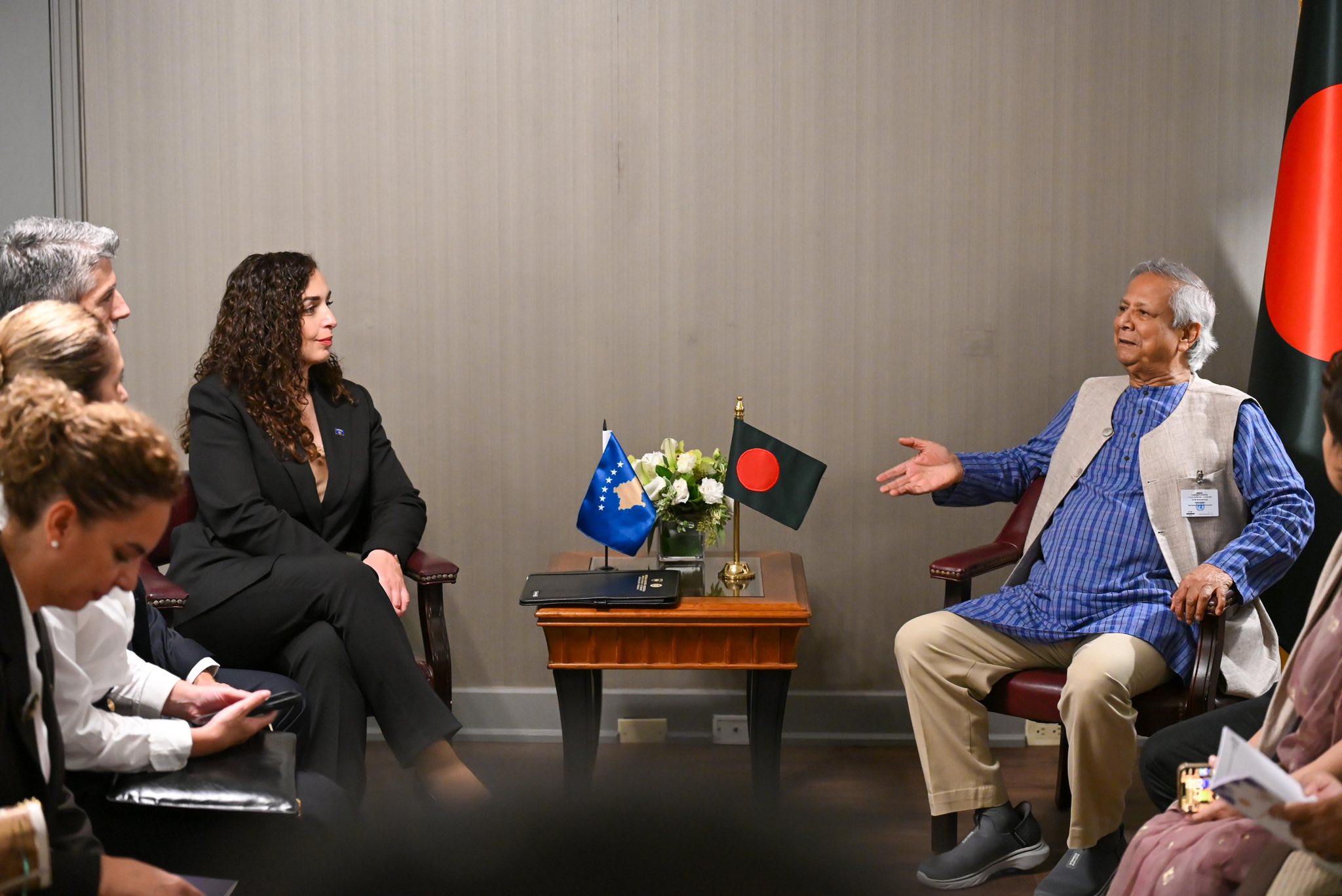 Presidentja Osmani zhvillon takim me kryeministrin e Bangladeshit për të forcuar lidhjet dypalëshe ndërmjet dy kombeve