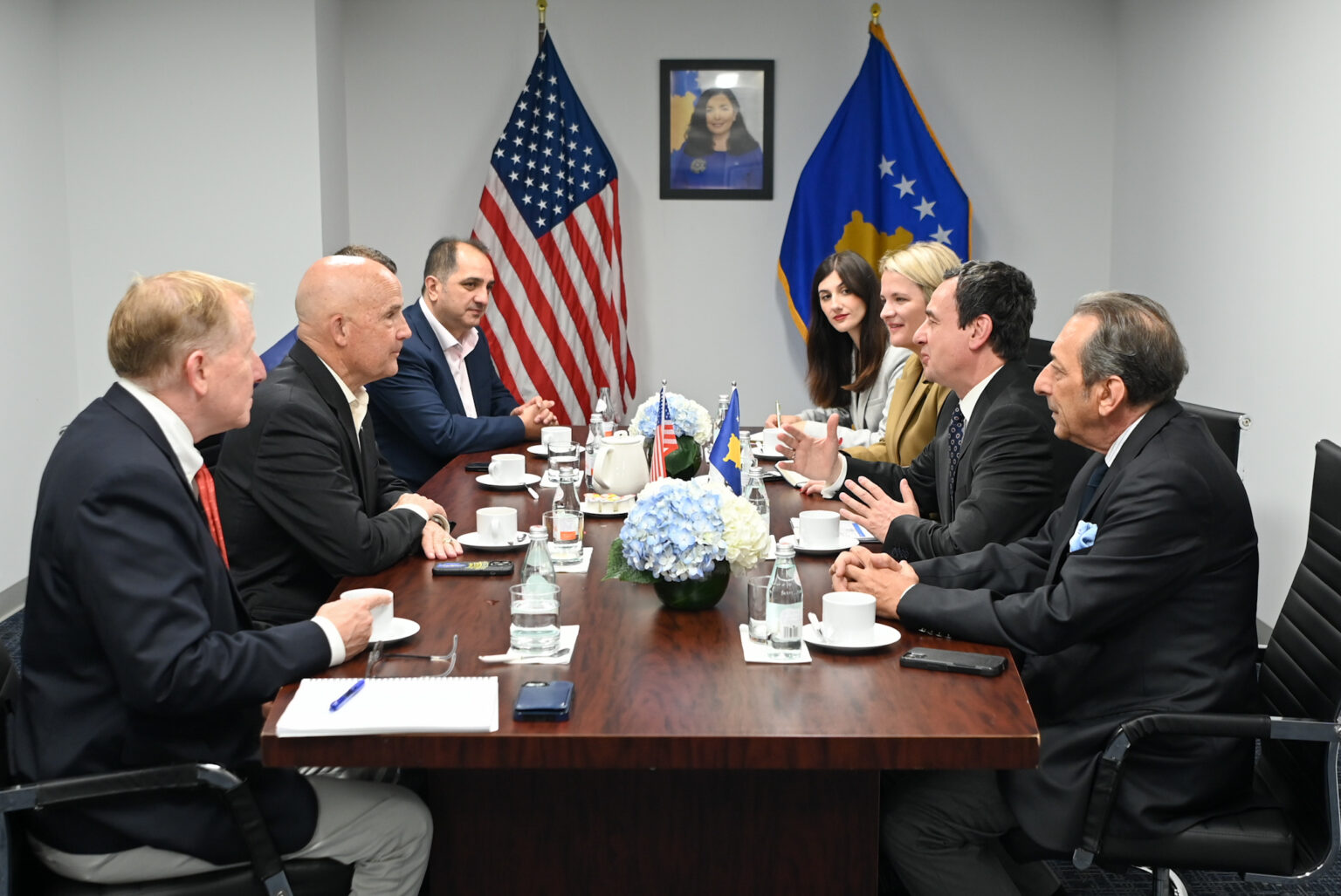 Kryeministri Kurti në SHBA: Diskutim mbi sigurinë me kongresistin republikan