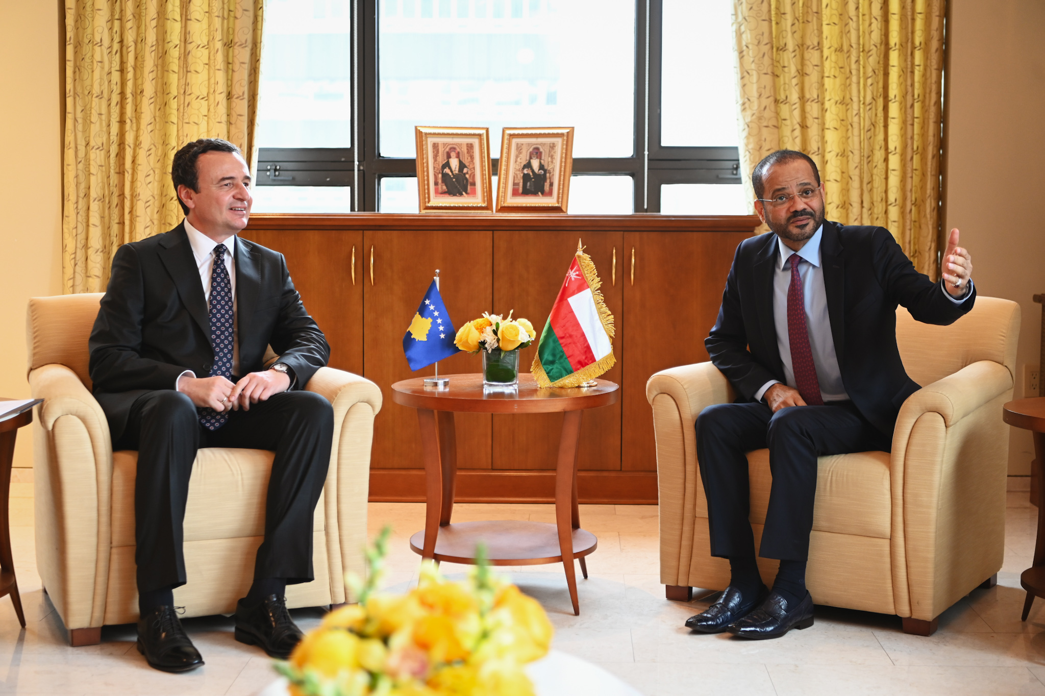 Kryeministri Kurti në Nju Jork: Takim me Kryediplomatin e Omanit dhe Ftesë për Vizitë në Kosovë