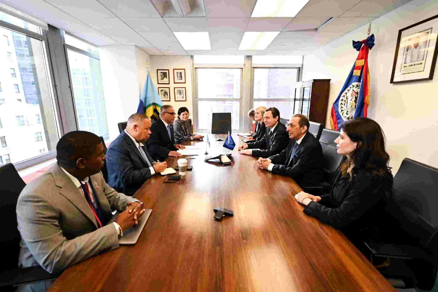 Kryeministri Kurti dhe homologu i tij nga Belizeja diskutojnë mundësitë e reja të bashkëpunimit ekonomik në New York