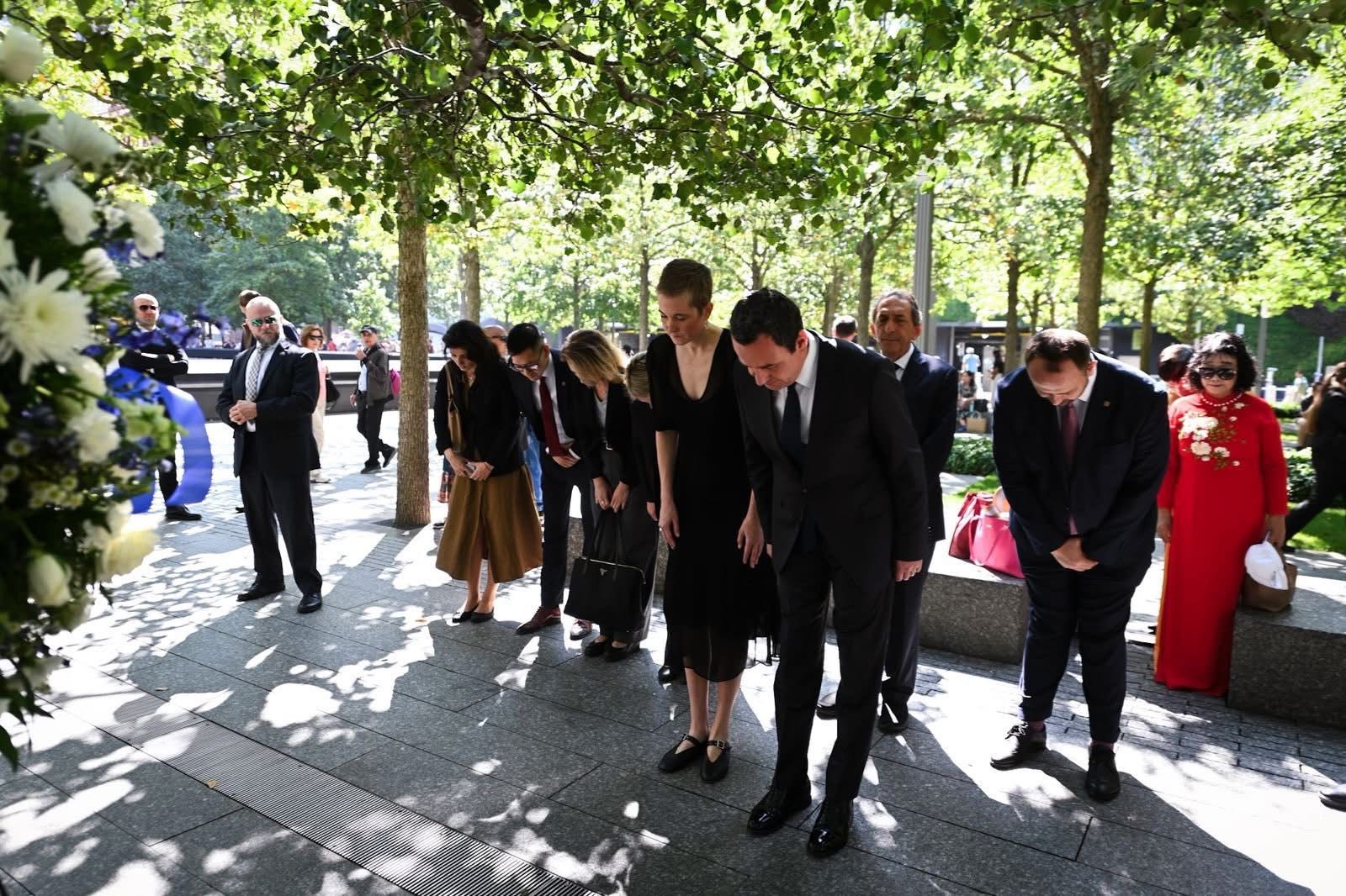 Kryeministri Kurti, i shoqëruar nga bashkëshortja, nderon memorialin e 11 Shtatorit në SHBA