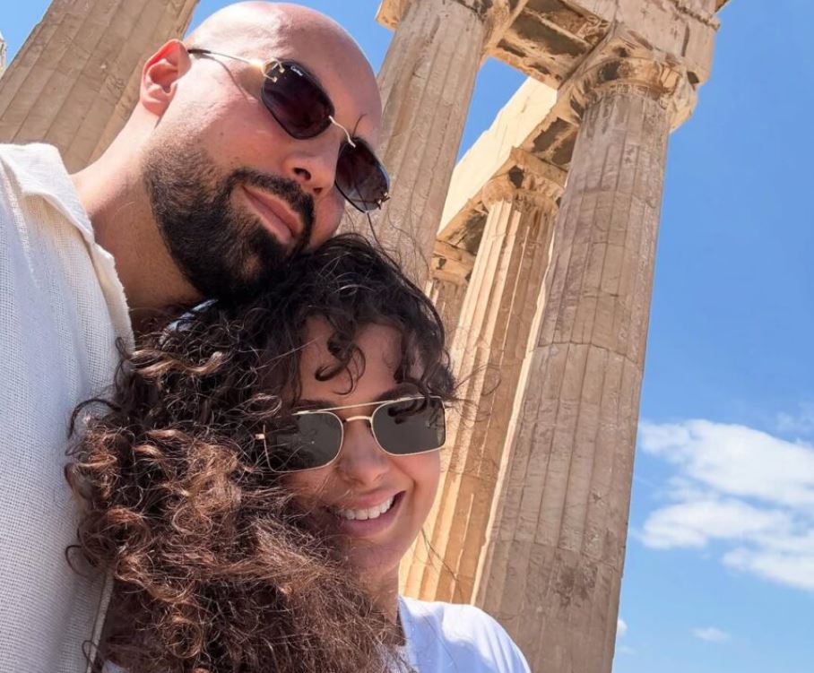 Shkenda Dubova Feston Vitin e Par të Martesës me një Vizitë Magjike në Akropol