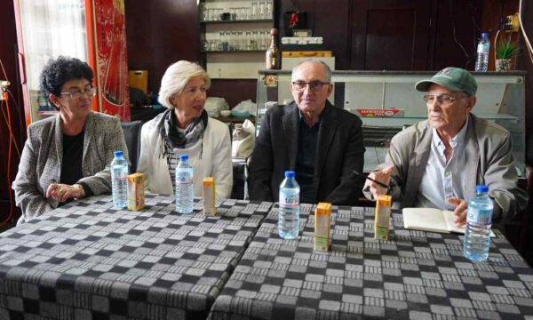 Totaj përpiqet të fitojë mbështetjen e pensionistëve, premton transport dhe ilaçe falas!