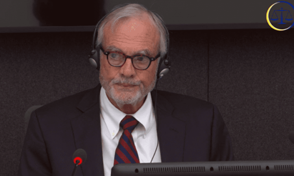 Covey: Thaçi nuk ka qenë superior i Agim Çekut, asnjëherë nuk kam parë që njëri t’i jepte urdhra tjetrit