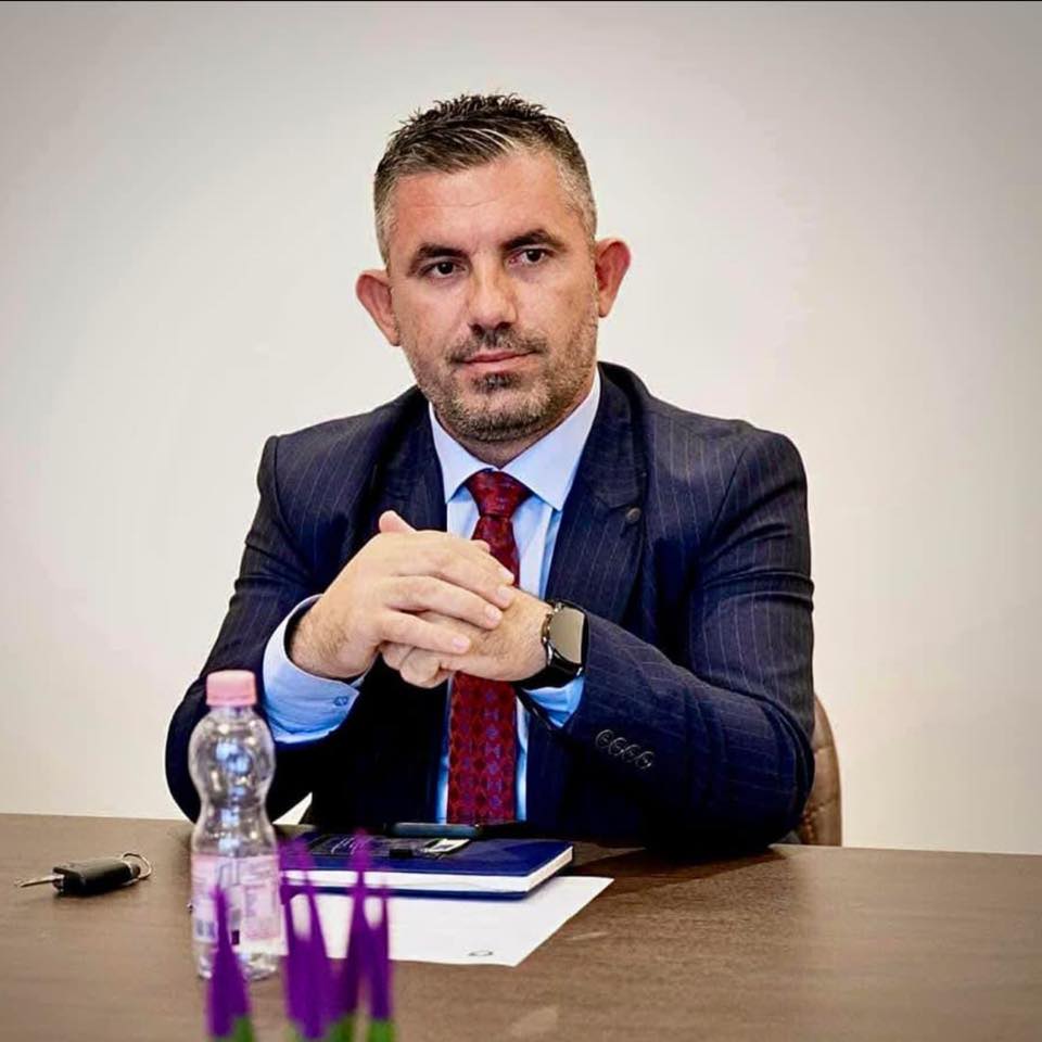 Vendimi i Gjykatës Kushtetuese: Kenan Gashi zbulon ndikimin e ri në jetën parlamentare dhe rolin e zvogëluar të Listës Serbe në formimin e Kuvendit