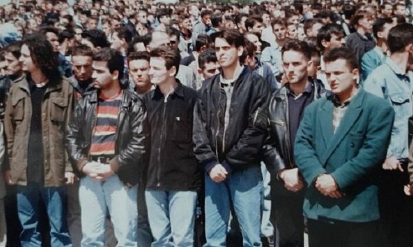 Mavraj: Sot i përulem studentëve dhe mësuesve dëshmorë, si dhe heronjve në Hagë; Kombi ishte i bashkuar me ne më 1 tetor 1997