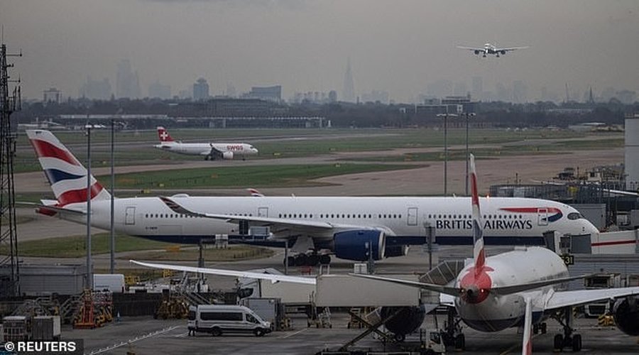 Zjarr në aeroportin Heathrow të Londrës: Autostrada mbyllet, fluturimet vonohen.