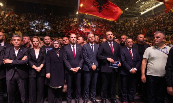LVV përfshihet në zgjedhjet e RMV-së, Kurti dërgon Durmishin për të mbështetur VLEN-in: Qeveria e Kosovës qëndron pranë jush