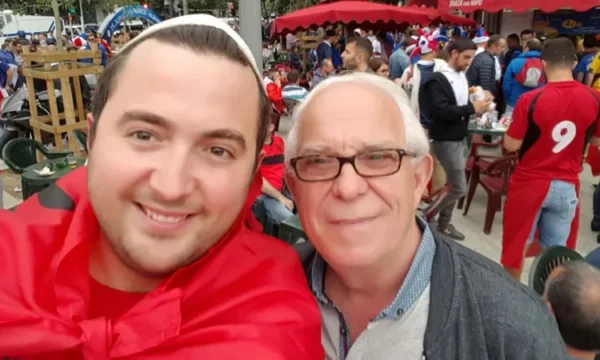 I riu nga Kosova bën 2,000 km me biçikletë për nder të babait