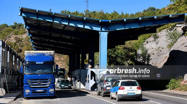 Serb ndalohet në kufi me mjete të mprehta në bagazh