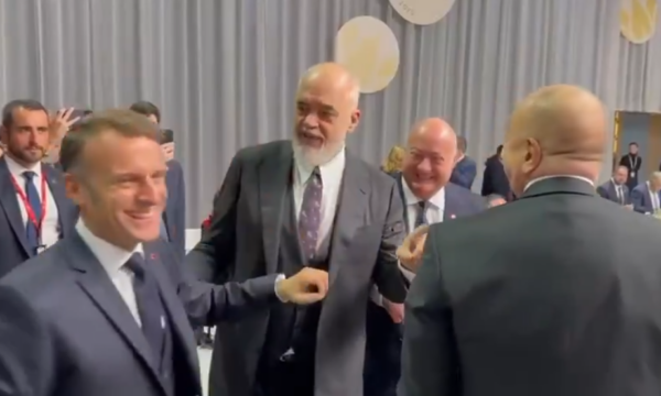 Rama bën humor me Trump, i sugjeron Macronit të kërkojë falje