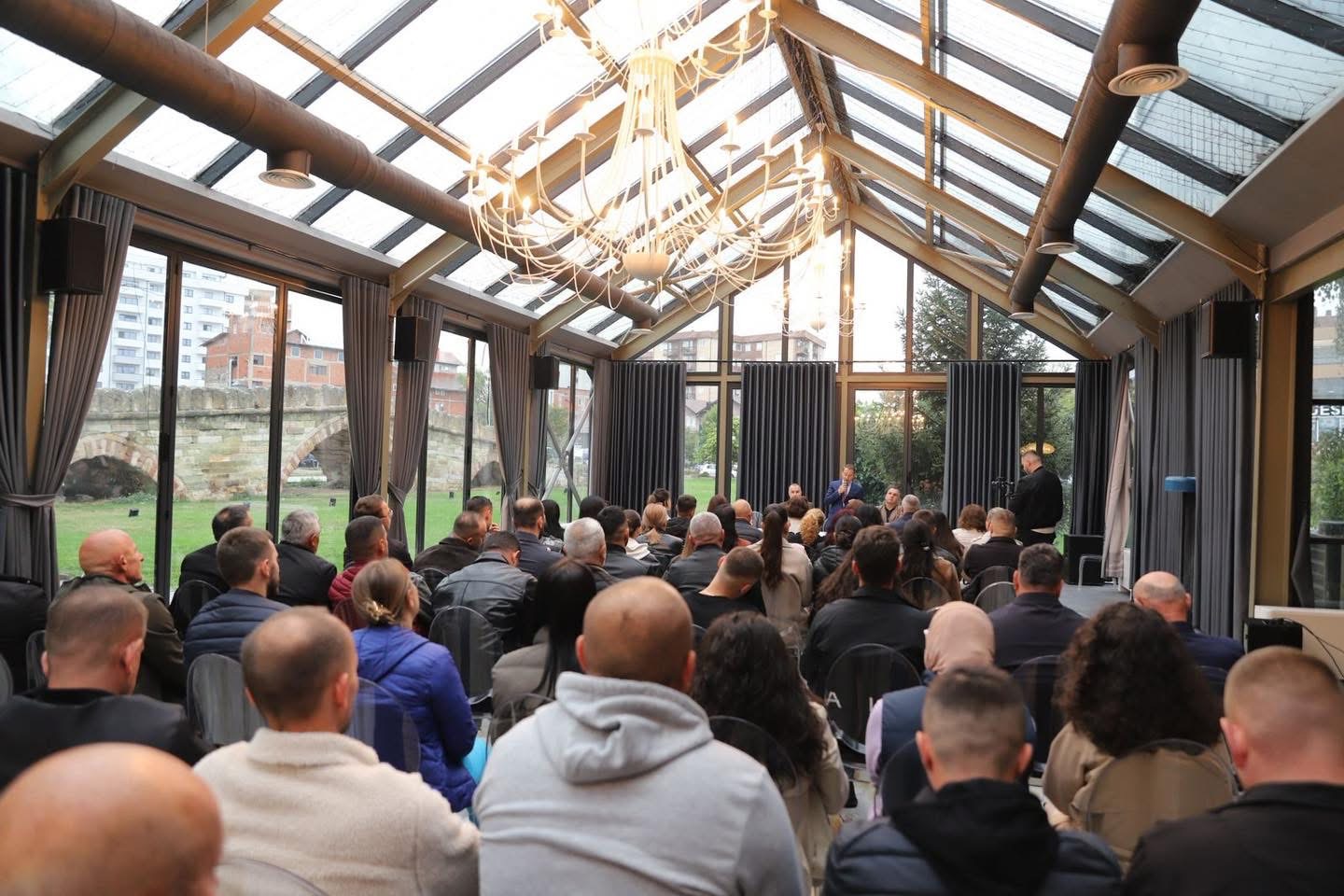 Stafi shëndetësor mbështet Ferit Idrizin në protestë