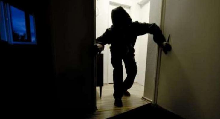 Grabiten para dhe kartelë bankare në Mitrovicë, pre një 66-vjeçare