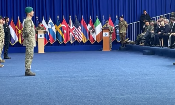 Komandanti i KFOR-it Barduani ndan përvoja gjatë fjalimit lamtumirës