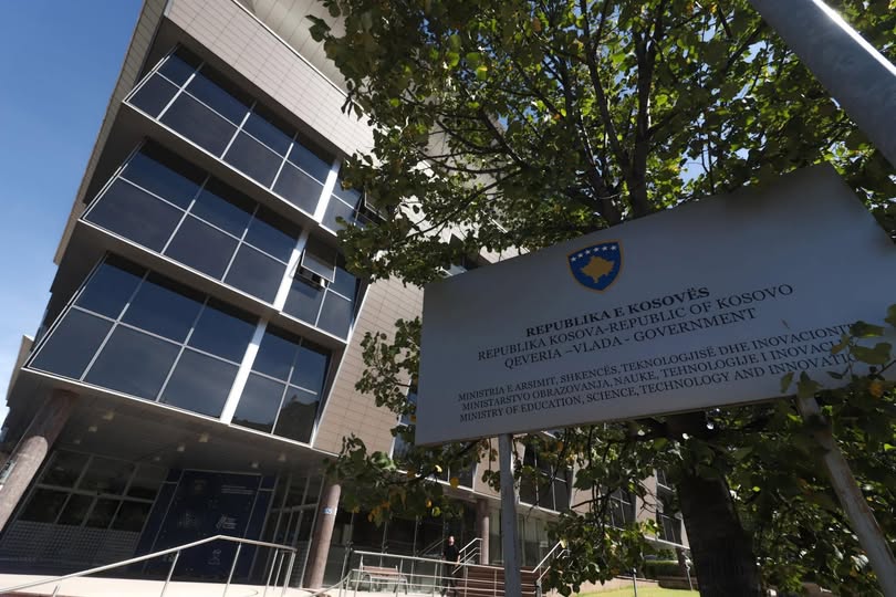 MAShTI hap aplikimet për mbështetje financiare në pesë bursa