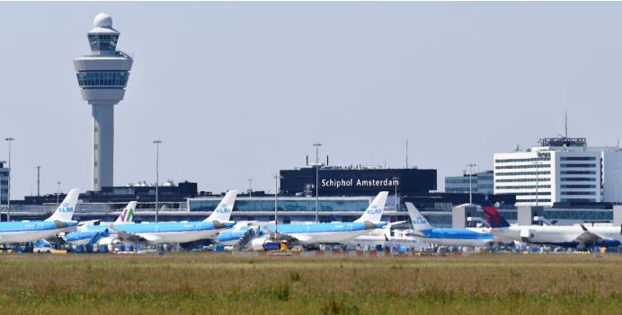Moti i keq pezullon fluturimet në aeroportin Schiphol
