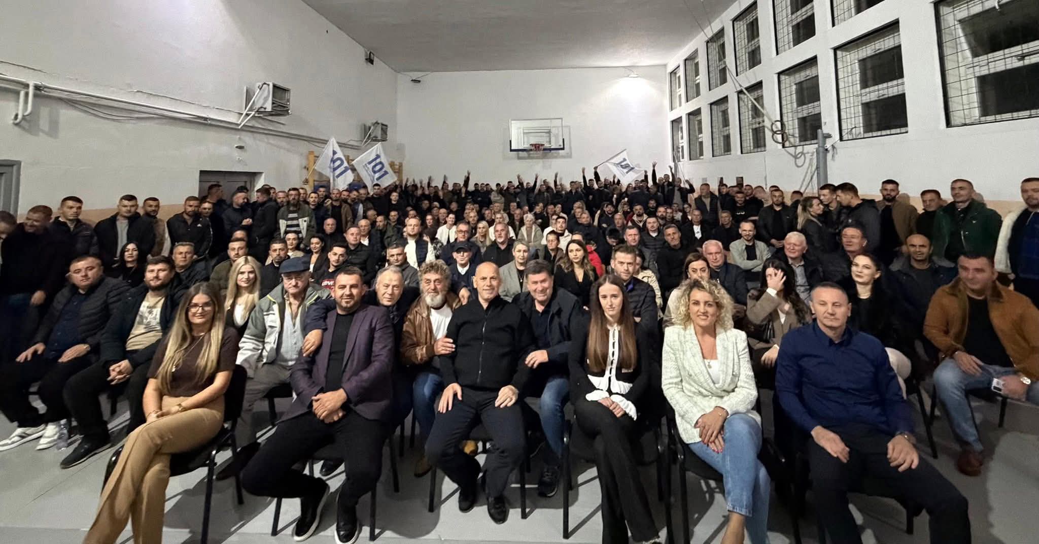 Qytetarët e Drenasit mbushin sallën për Ramiz Lladrovcin