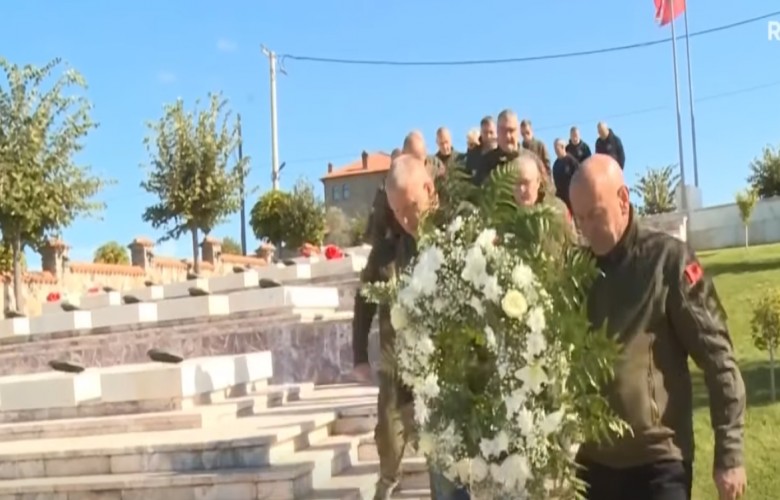 Kroatët dhe kosovarët nderojnë dëshmorët në Gllogjan