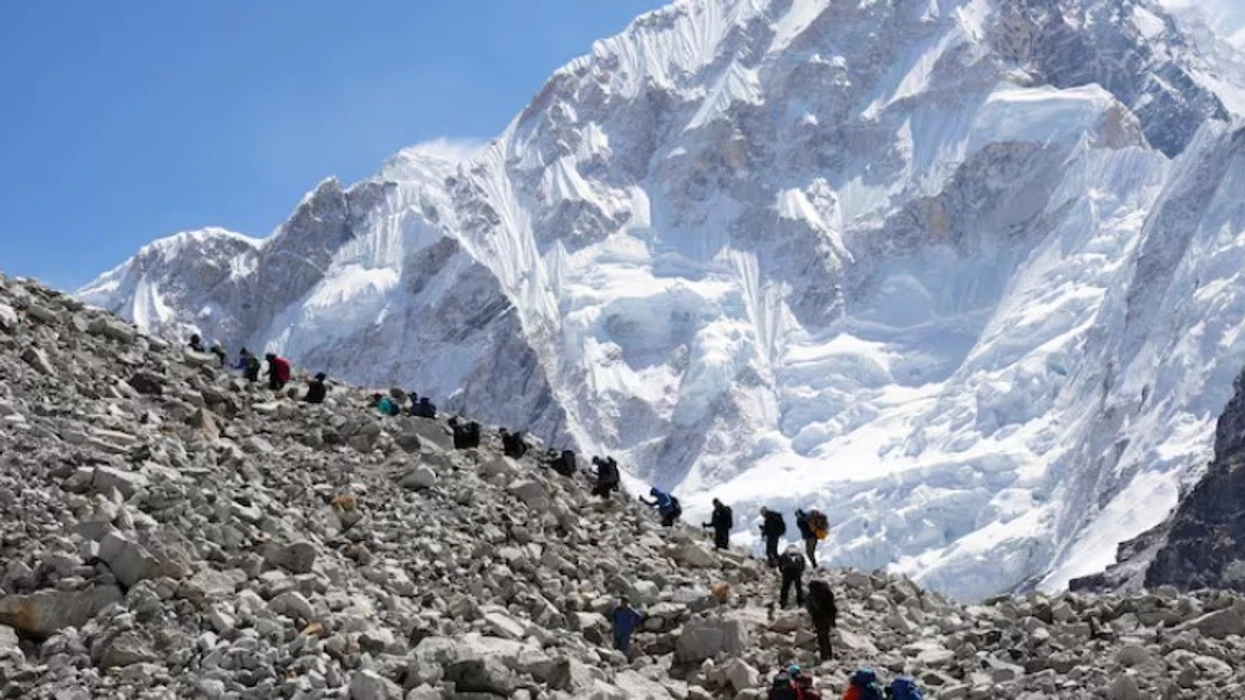 Rreth 1000 persona të bllokuar nga bora në malin Everest