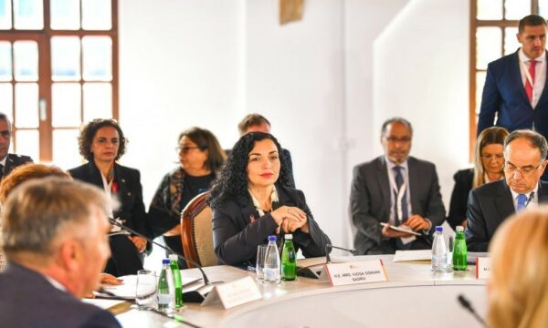 Presidentja Osmani përfaqëson Kosovën në Samitin Bërdo-Brioni