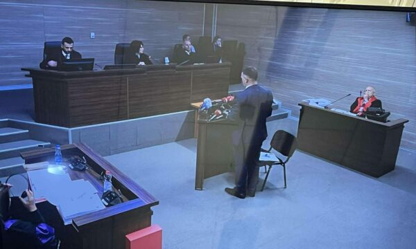 Mjeku ligjor dëshmon në gjyqin kundër Naim Murselit