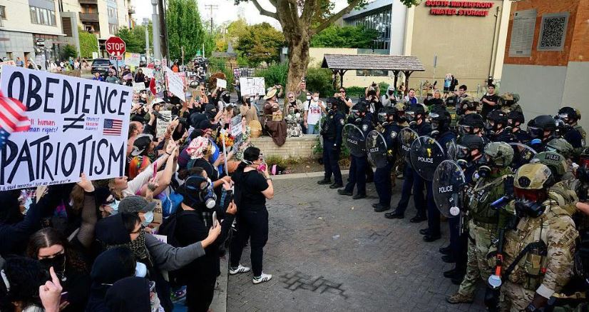 Gjykata SHBA pezullon përkohësisht Gardën Kombëtare në Portland