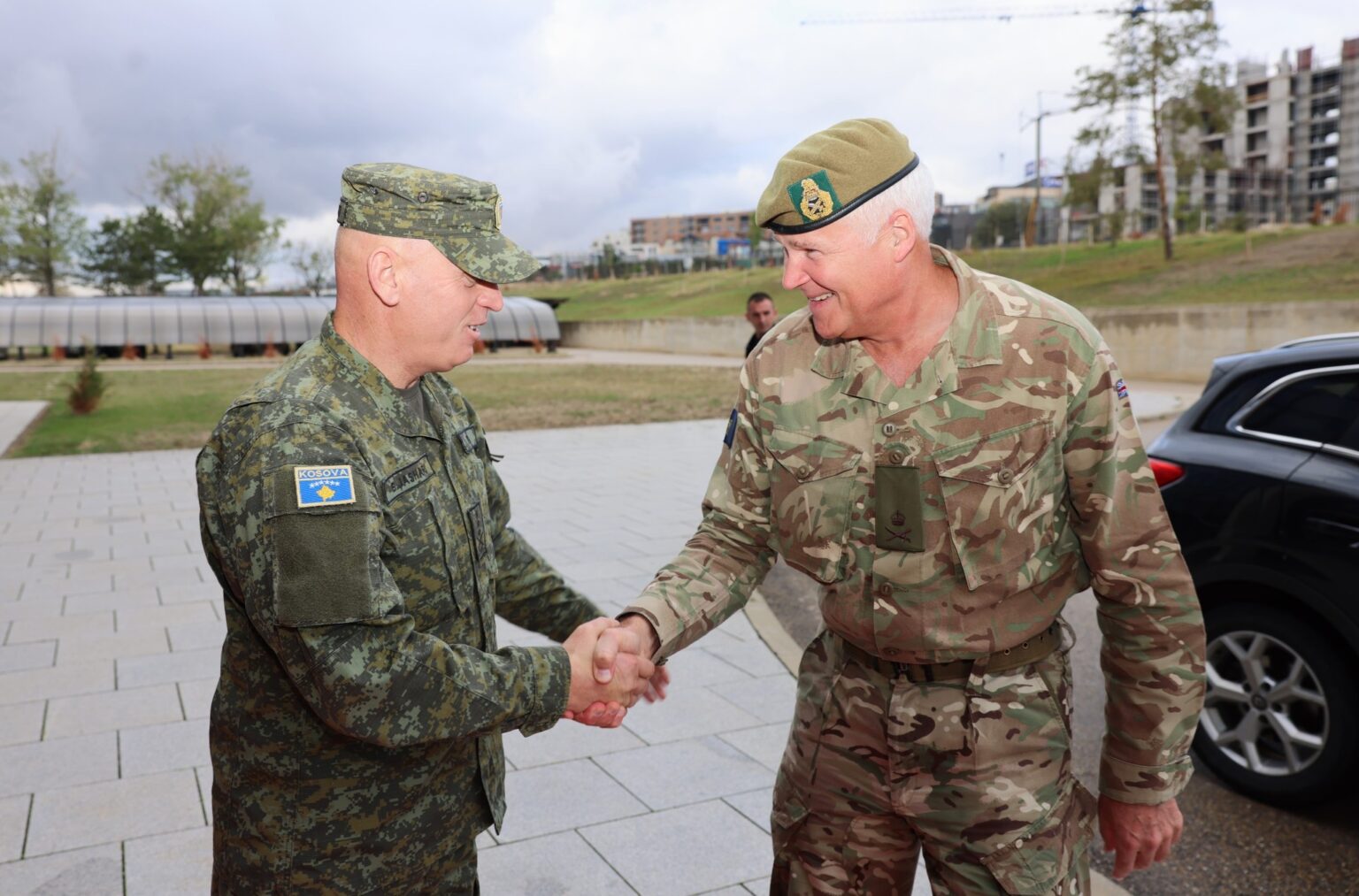 Zyrtari i NATO-s diskuton me Jasharin për FSK-në