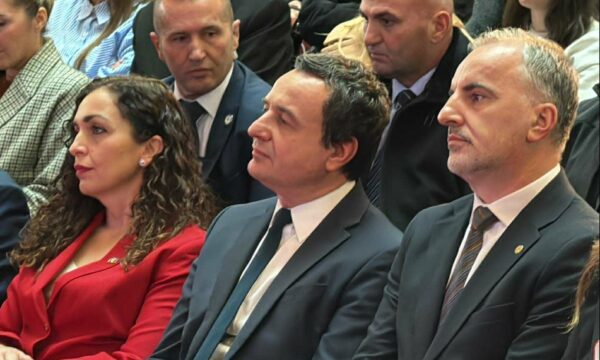 Rektori: Organizata që ndau çmimet Kurtit e Osmanit pa bord