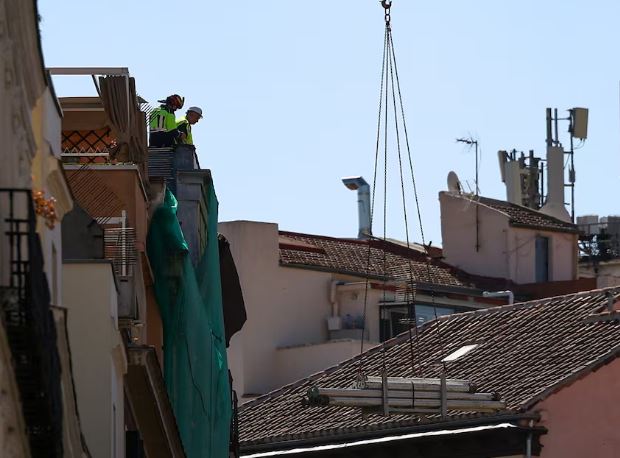 Katër të humbur pas shembjes së ndërtesës në Madrid