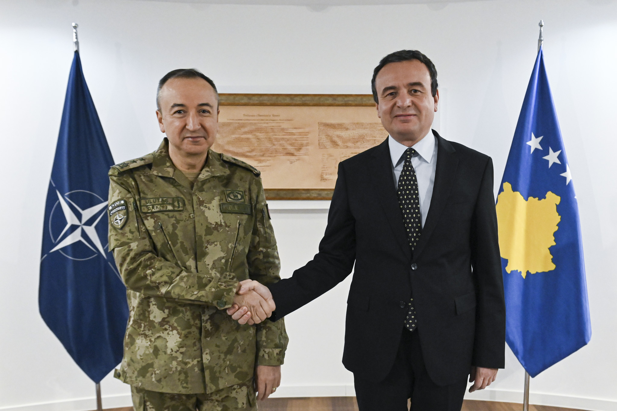 Kurti dhe komandanti i KFOR-it diskutojnë sigurinë në Kosovë