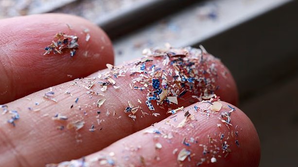 Mikroplastikat në paketimet ushqimore lidhen me rreziqe shëndetësore