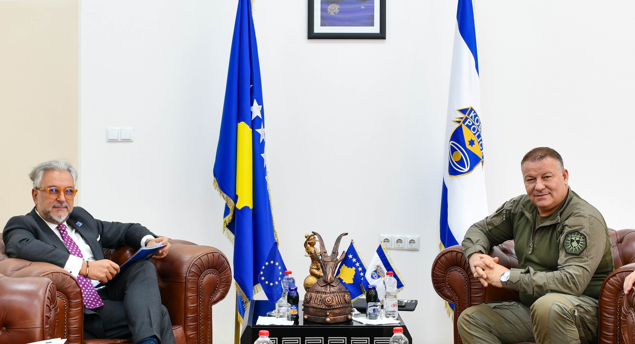 Drejtori Hoxha dhe kreu i EULEX-it bisedojnë për sigurinë