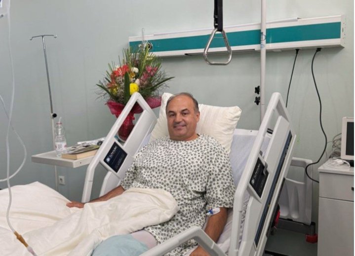 Enver Hoxhaj kalon me sukses një operacion urgjent