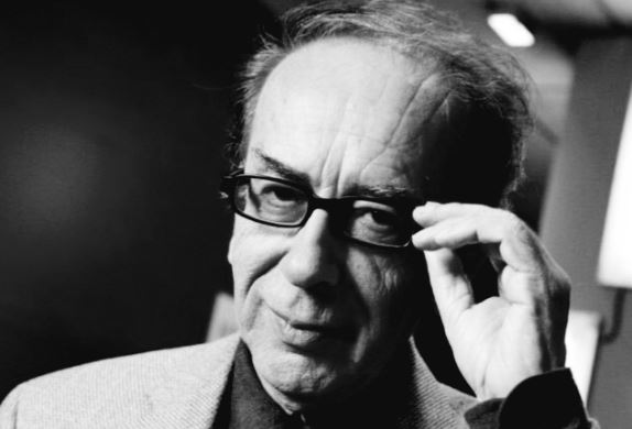 Parisi përkujton Ismail Kadarenë me një pllakë nderimi