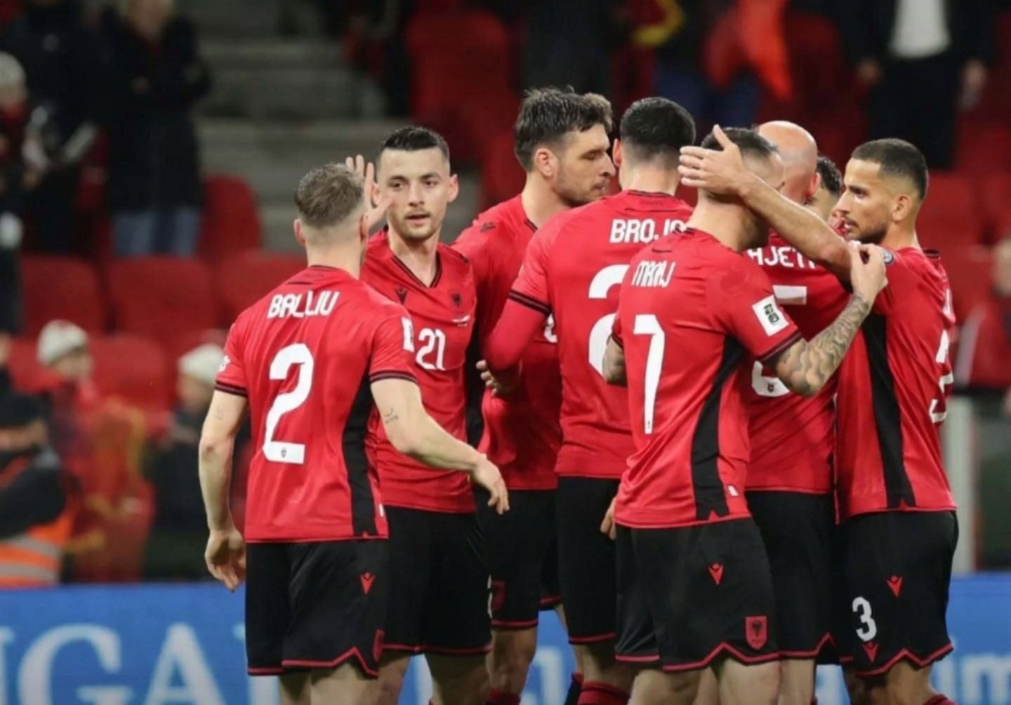 Shqipëria ndeshet me Serbinë, kërkon triumf në fushë