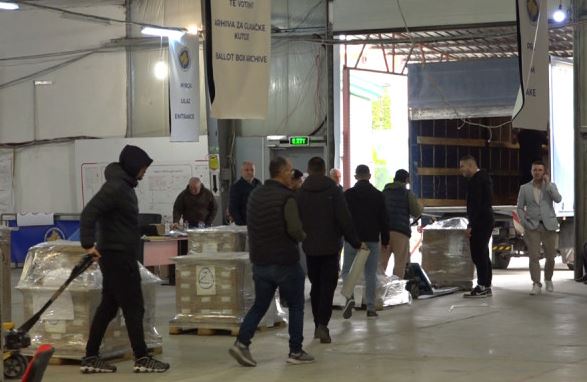 Fillon shpërndarja e materialeve për zgjedhjet e 12 tetorit