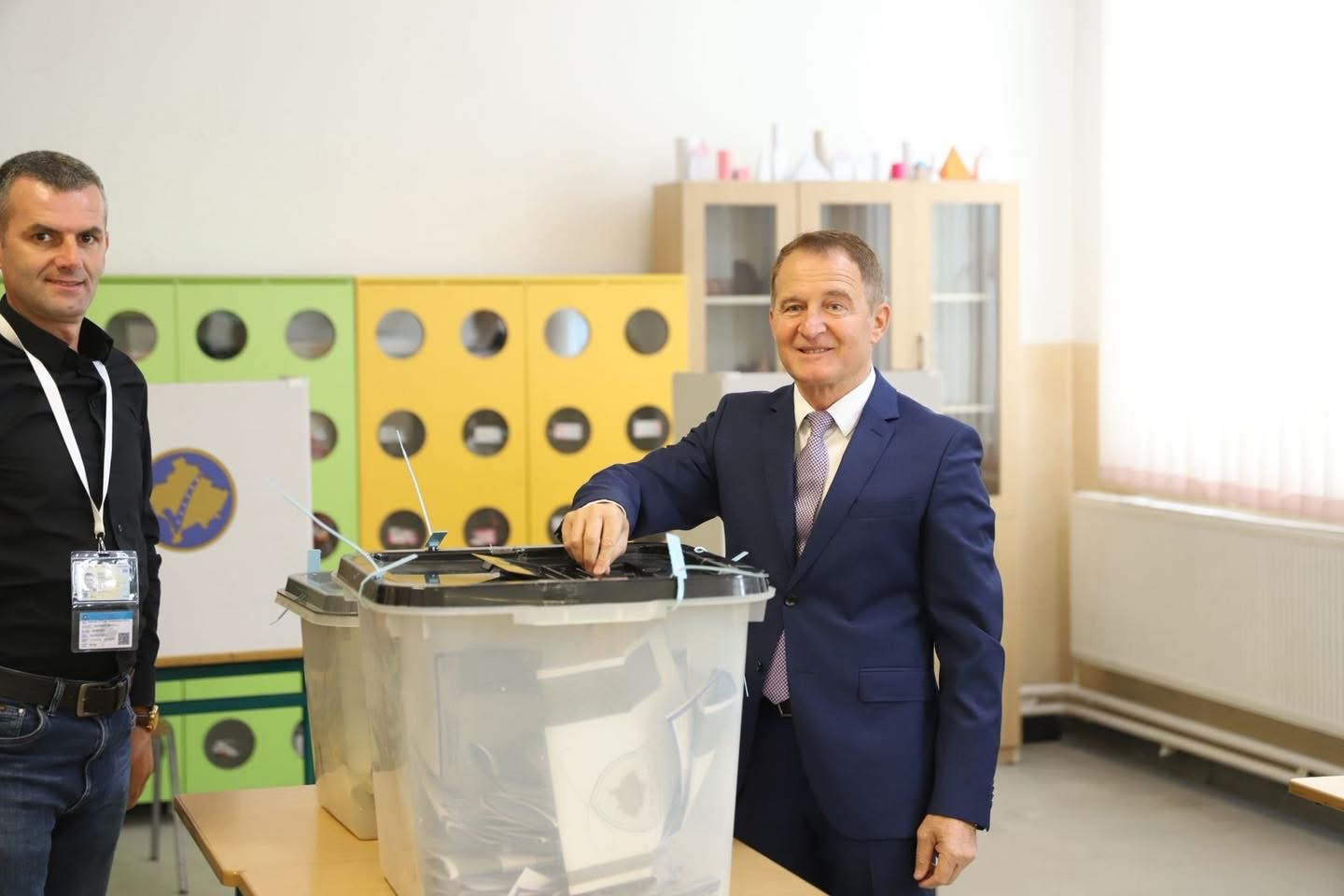 Ferit Idrizi ushtron të drejtën e votës, thirrje qytetarëve