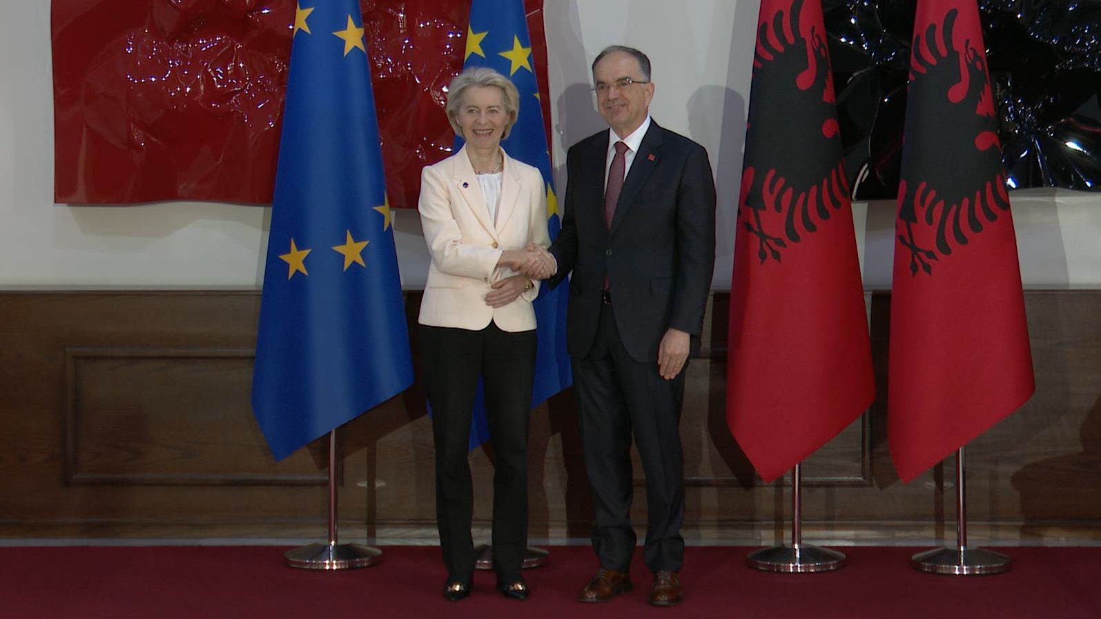 Presidenti Begaj pret Von der Leyen në vizitë zyrtare në Tiranë