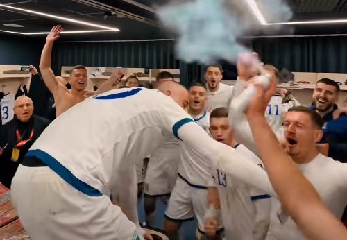 Futbollistët Dardan festojnë fitoren historike ndaj Suedisë