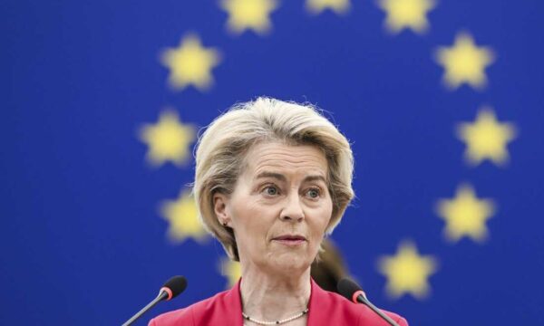 Von der Leyen: Investime në fabrika të inteligjencës artificiale