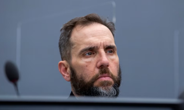 Ish-Prokurori diskutohet për herë të parë gjyqin e Thaçit në Hagë