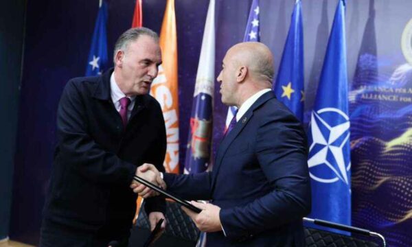 Deputetja e NISMA-s: Fatmir Limaj siguroi praninë e AAK-së në Kuvend