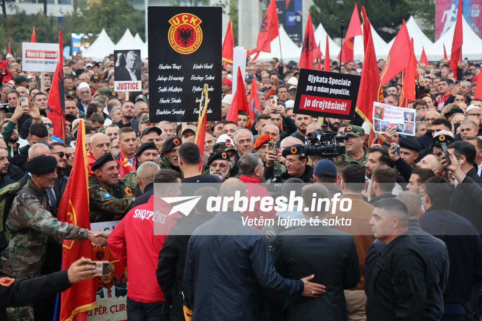 Ekspozitë fotografike në mbështetje të UÇK-së në Kosovë