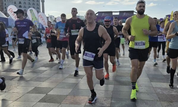 Ramush Haradinaj i bashkohet maratonës së Tiranës në vrapim