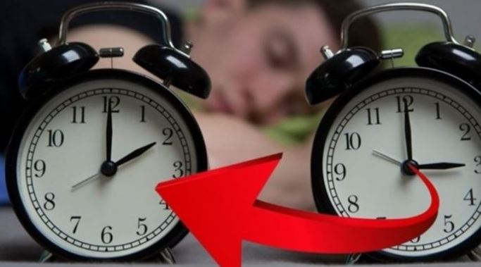 Këtë të diel kalojmë në orën dimërore, flemë një orë më tepër