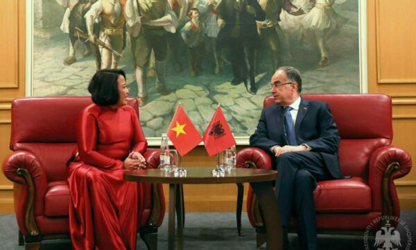 Presidenti Begaj kërkon njohjen e Kosovës nga Vietnami