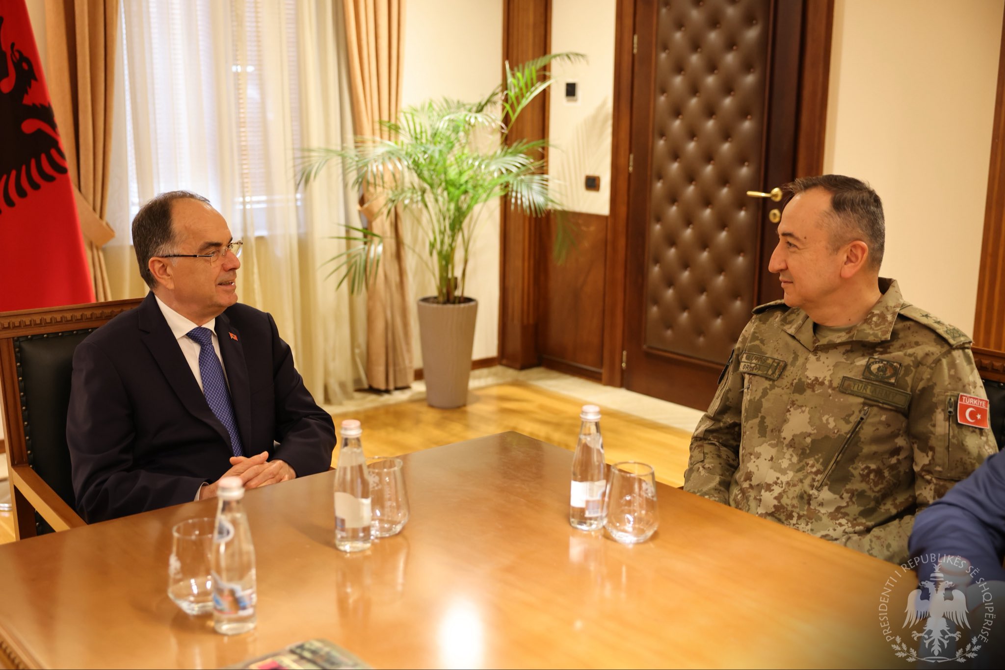 Presidenti Begaj konfirmon mbështetjen për KFOR-in në takim me Ulutashin